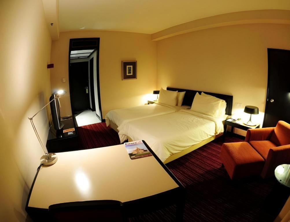 Tanahmas The Sibu Hotel Екстериор снимка